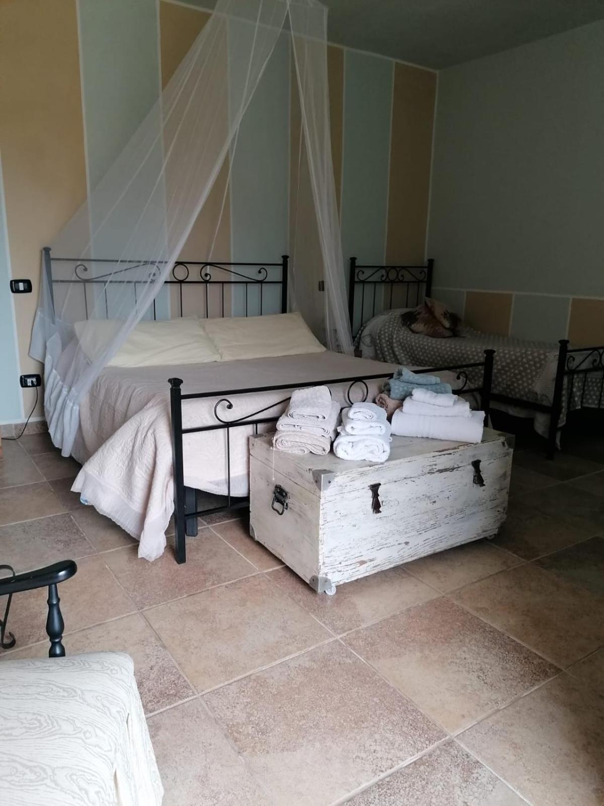 Casale Cavatella Bed & Breakfast Sermoneta Exterior photo